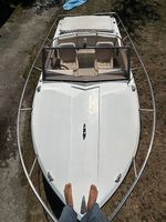Bateau avec remorque 