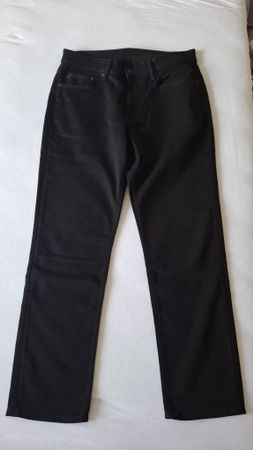 Jeans Packet mit drei hose.