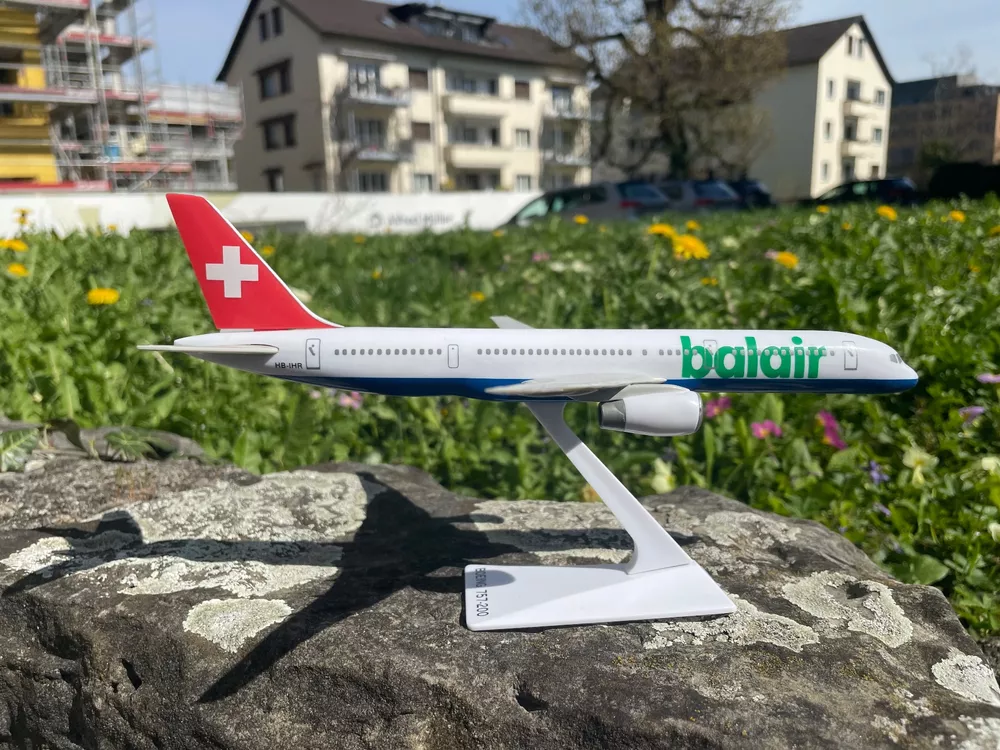 Solar-Flugzeug Deko Fürs Armaturenbrett – Drehbar, Solar Betrieben, Für Büro, Regal Oder Balkon