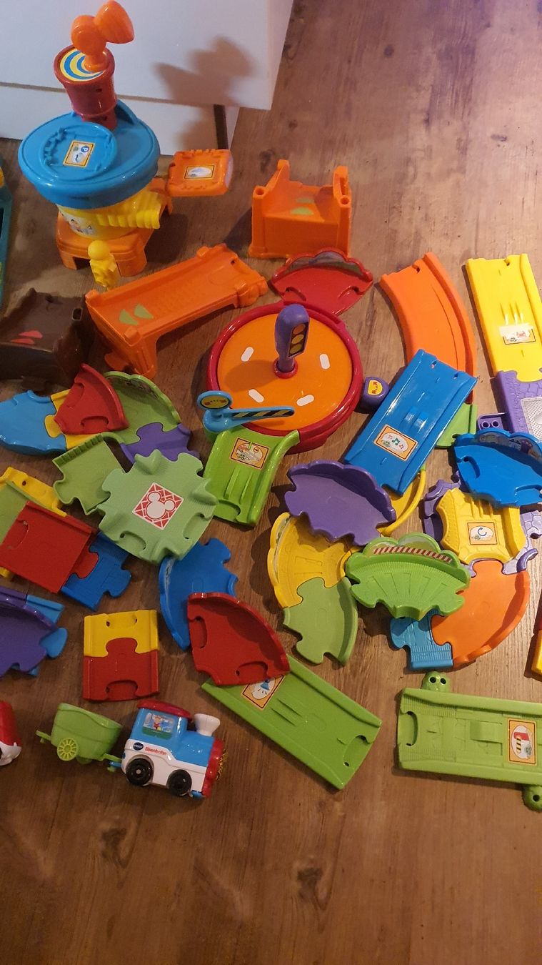 Vtech Giocattoli: grosses Tuttutbahn Set von Vtech – Usato da Flawil venduto da minggeli83 3