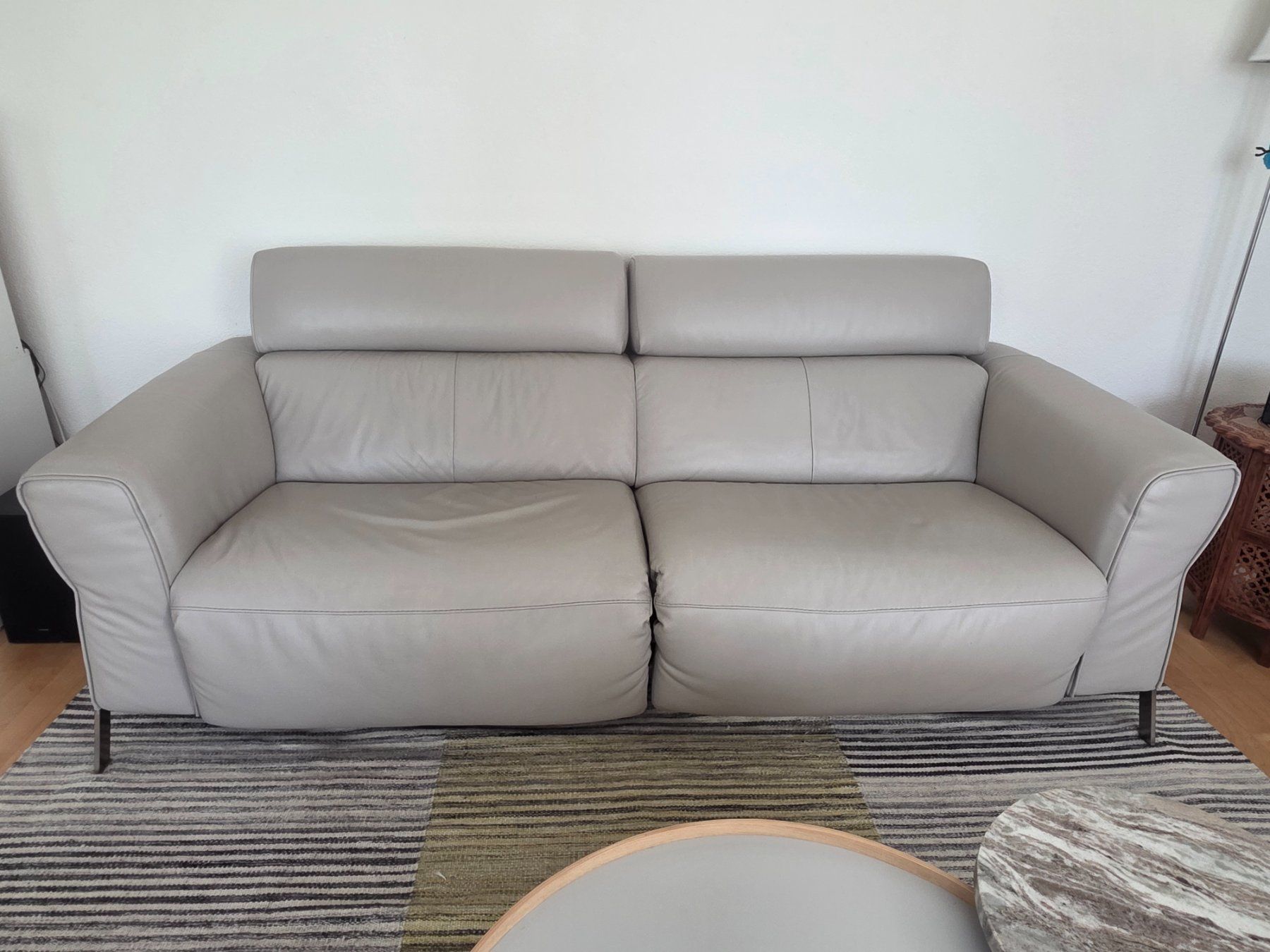 Natuzzi Divani: Natuzzi Ledersofa elektrisch verstellbar – Usato da Steinhausen venduto da Guelosch 1