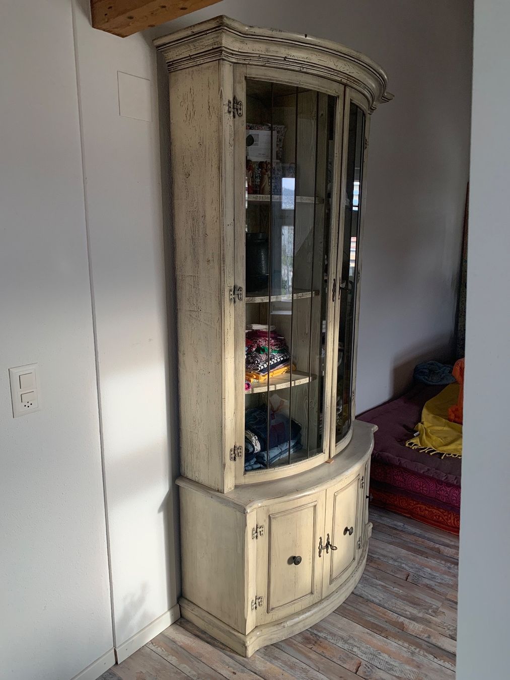 Vetrine: Stilmöbel Vitrine shabby chic – Usato da Widnau venduto da ChnopfundNagel 5