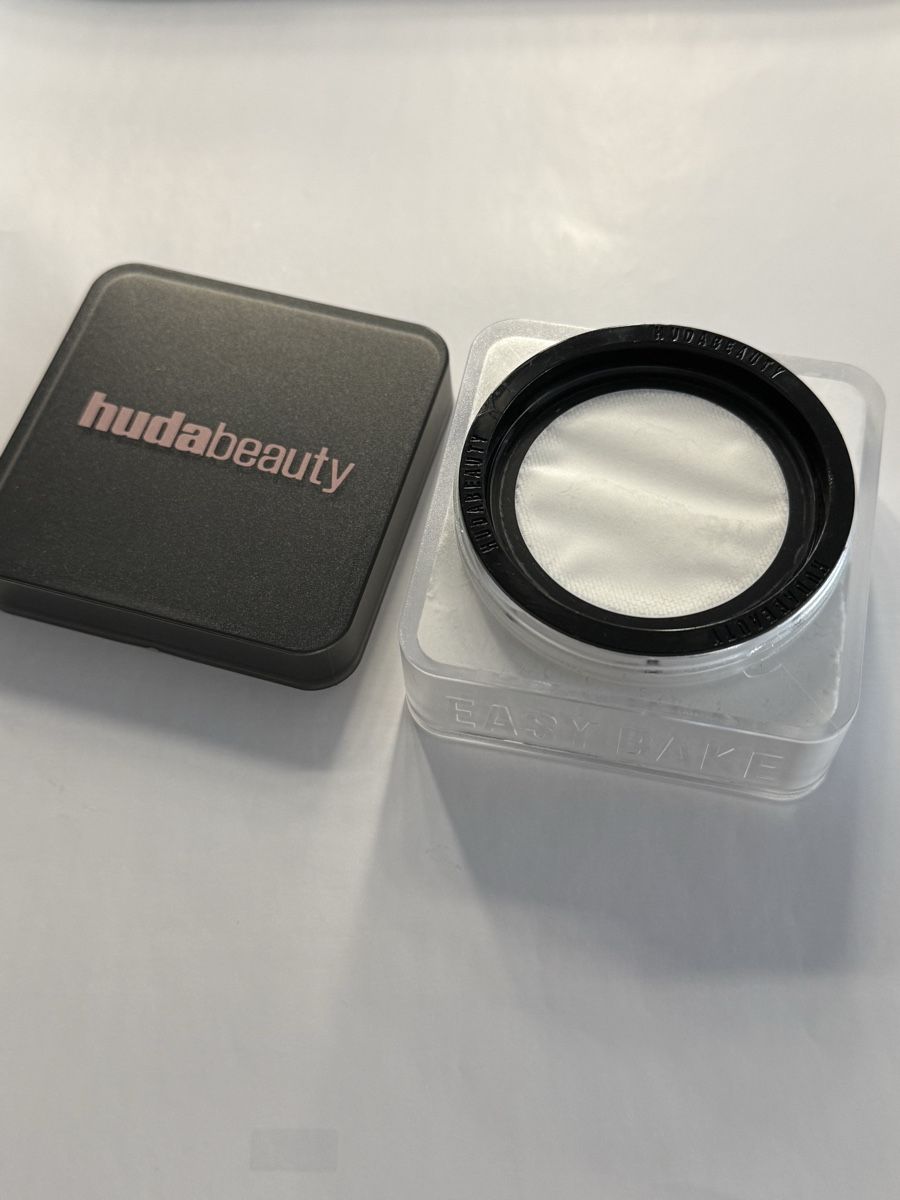 Huda Beauty Make-up: Huda Beauty Easy Bake Powder – Nuovo e nell'imballaggio originale da Baar venduto da xata 3