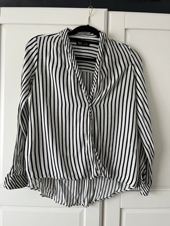 V-Ausschnitt-Bluse