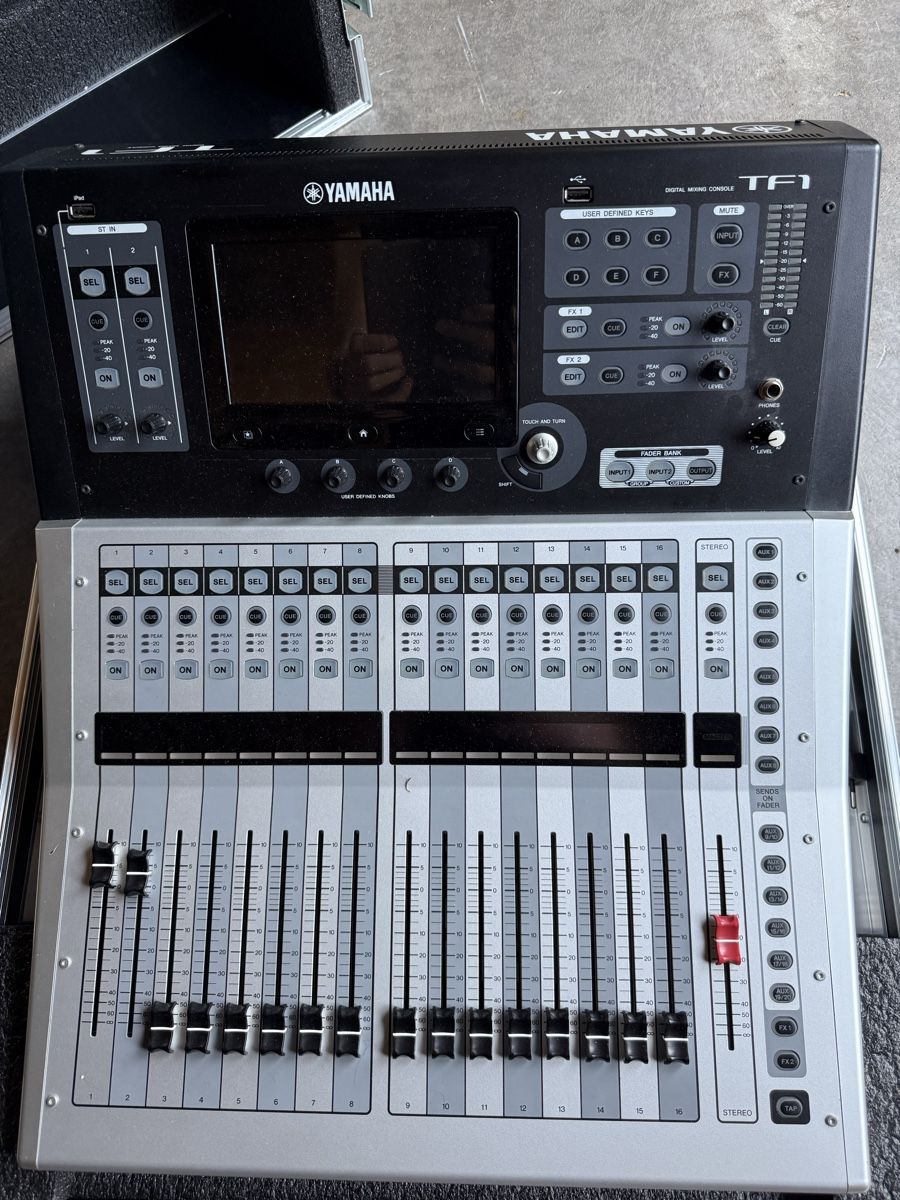 Yamaha Console di mixaggio: Yamaha TF-1 Digitalmischpult inkl. Flightcase – Usato da Gams venduto da Manamusic