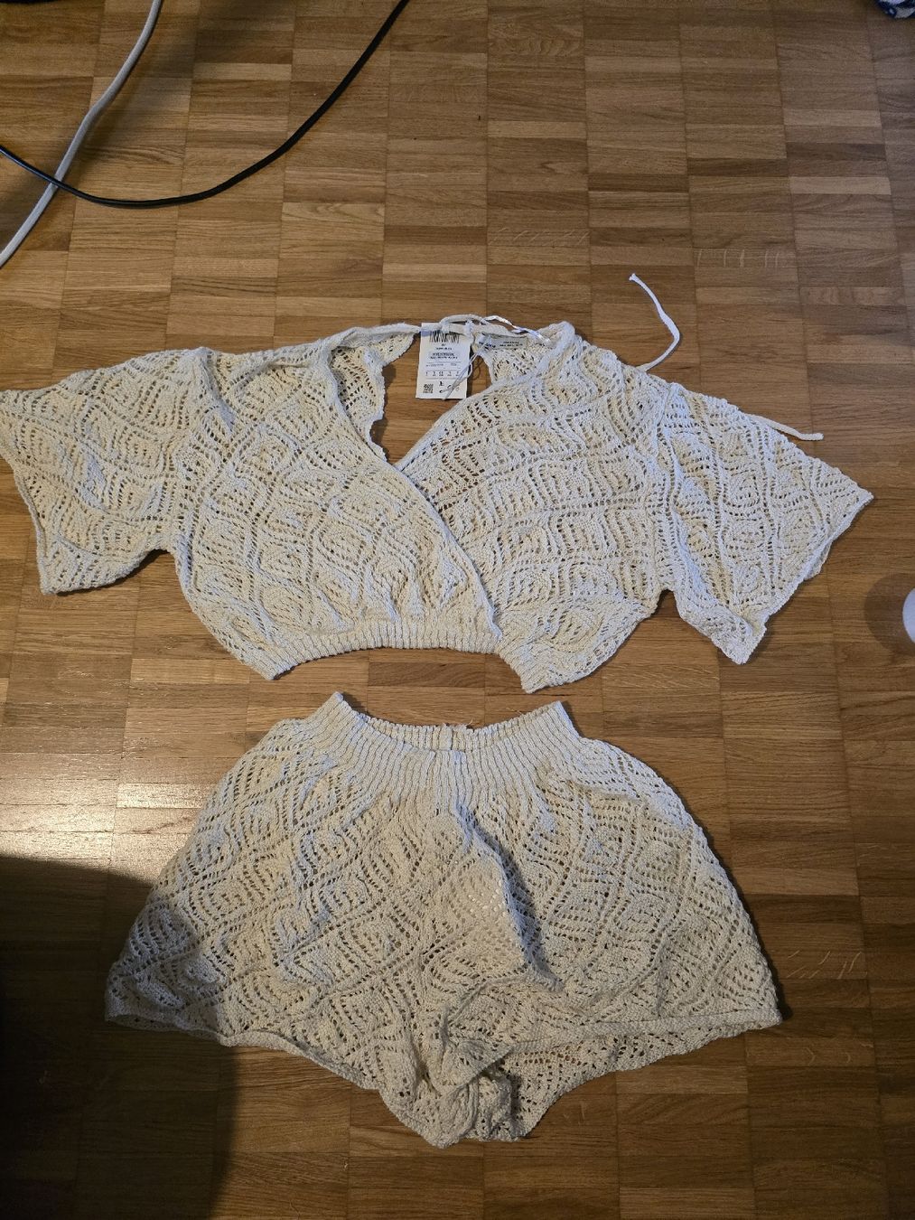 Pull&Bear Kleiderpakete: Pull&Bear Set Häkeloptik beige Grösse L neu mit Etikett – Neu (gemäss Beschreibung) aus Bülach von Cat_2.5