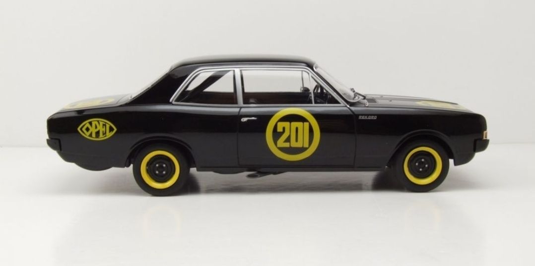 Opel Modellini d'auto: Opel Commodore A GS/E Coupe Sondermodell 201 1:18 MCG – Nuovo e nell'imballaggio originale da Bern venduto da WeLoveCars 2
