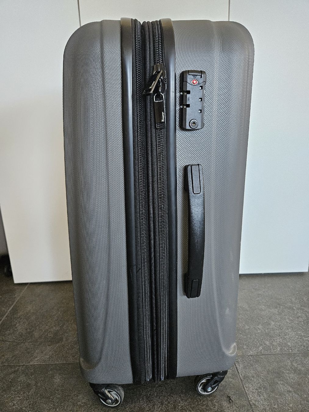 Valigie: It - Valise à roulettes – Usato da Bussigny venduto da niwa_mikan 3