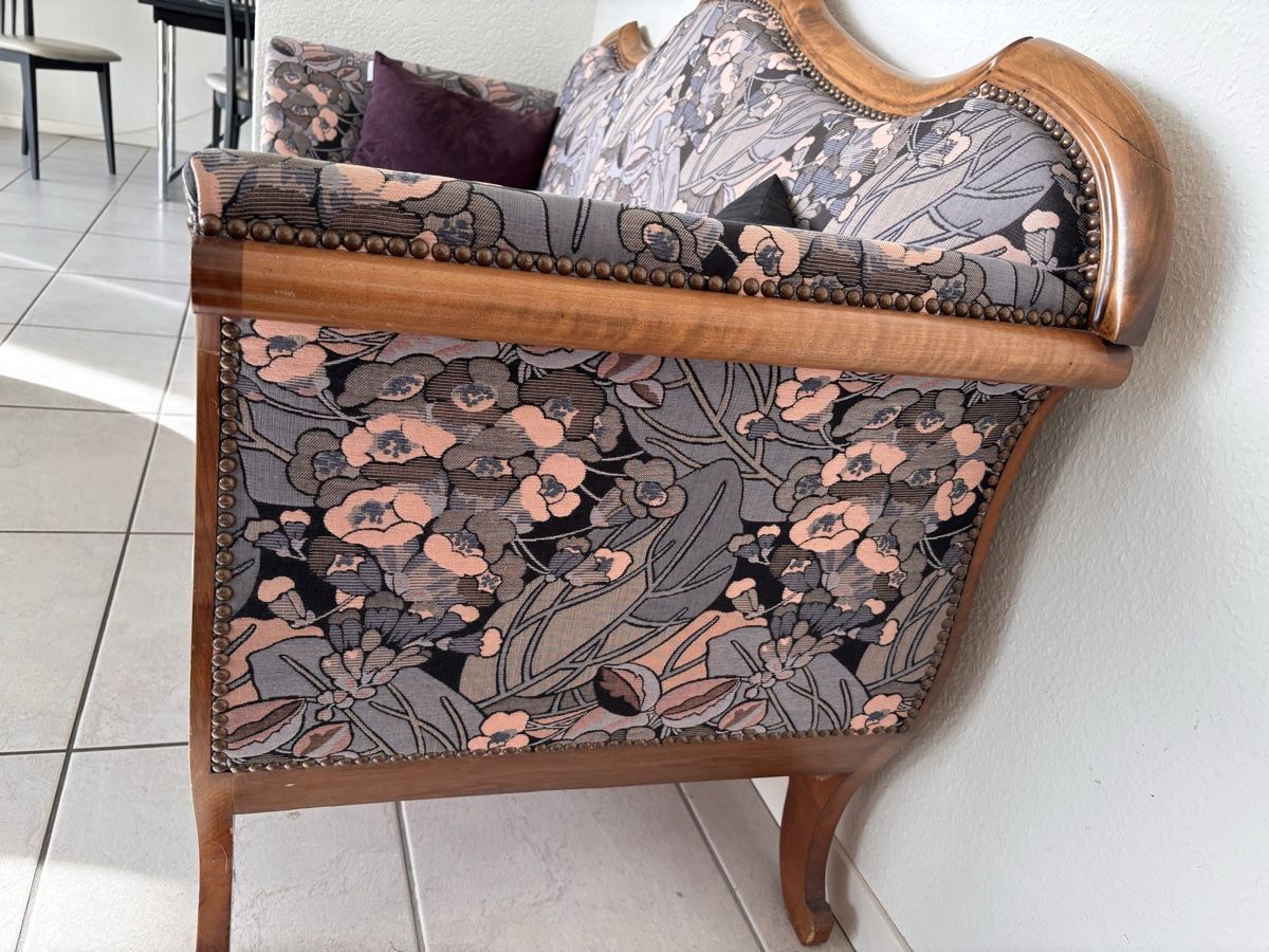 Divani: Antikes Sofa – Usato da Murten venduto da janegood