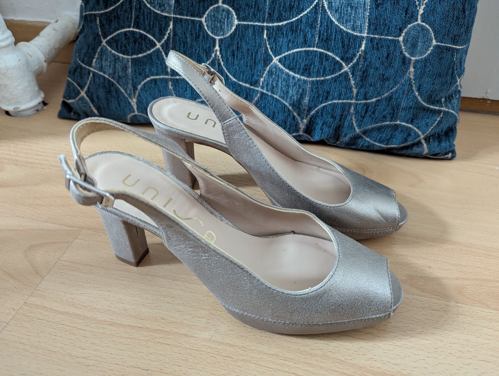Unisa Scarpe da donna: chaussures unisa 38 – Nuovo (secondo la descrizione) da Montreux venduto da dem_gyt9 2