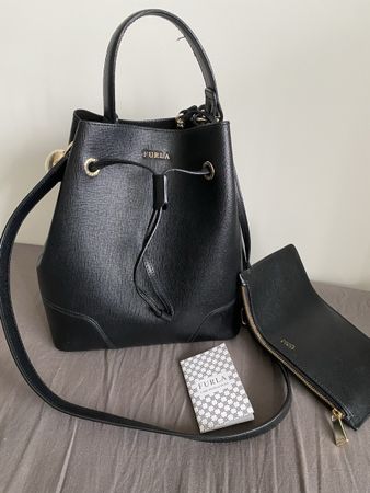 Sac Furla noir élégant ✨