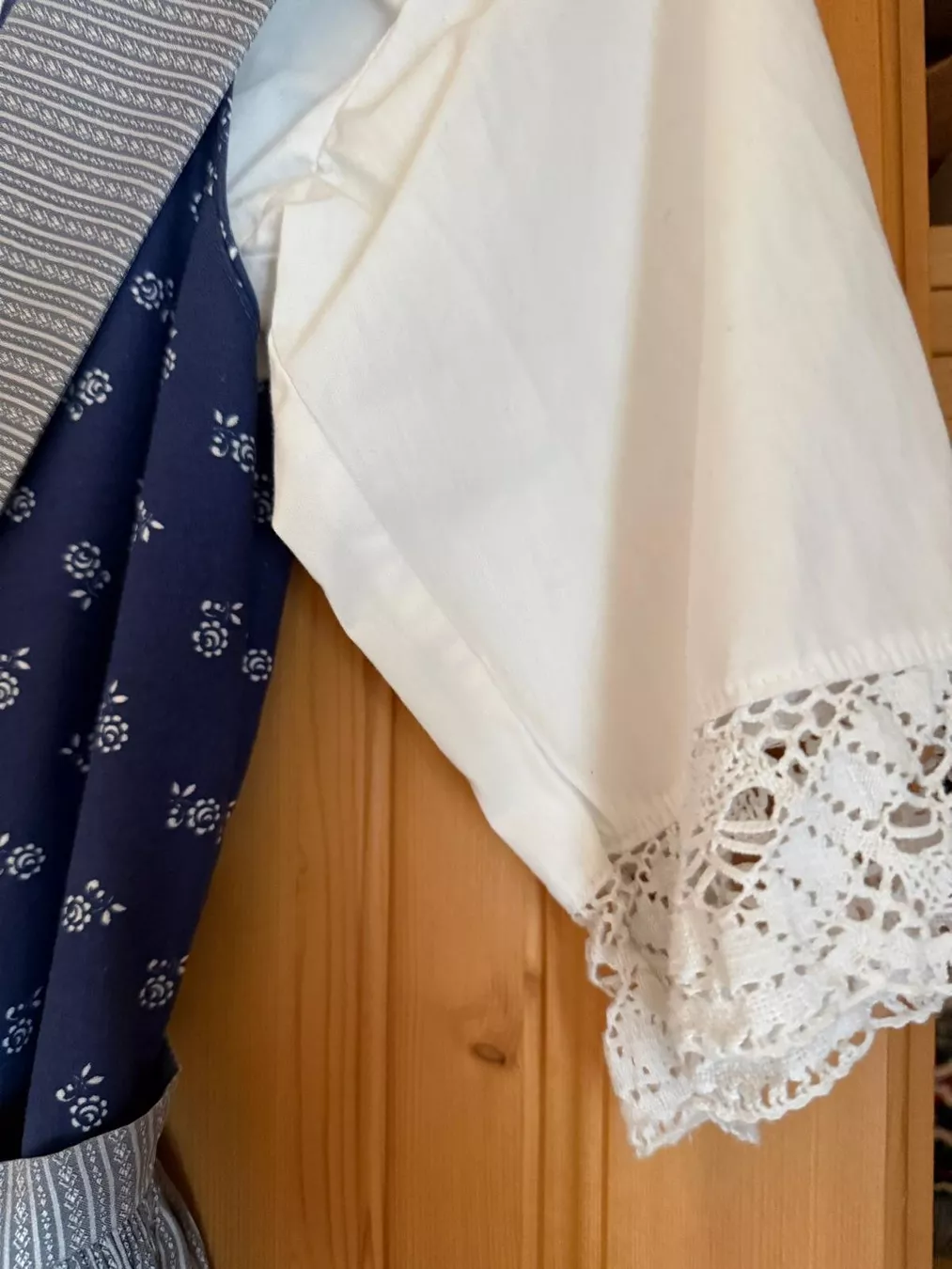 Vestiti: Dirndel – Usato da Flawil venduto da Stella_3 2