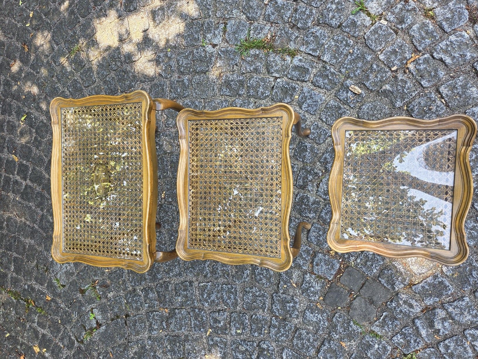 Set di tavolo e panche: antike Beistelltische Set – Usato da Wädenswil venduto da weihpos 1