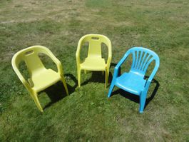Kinderplastik-Stühle, 3 Stk.