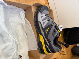 SALOMON hiking shoes