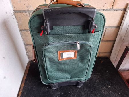 Reisekoffer Trolley klein, robust, ideal für den Urlaub (1)