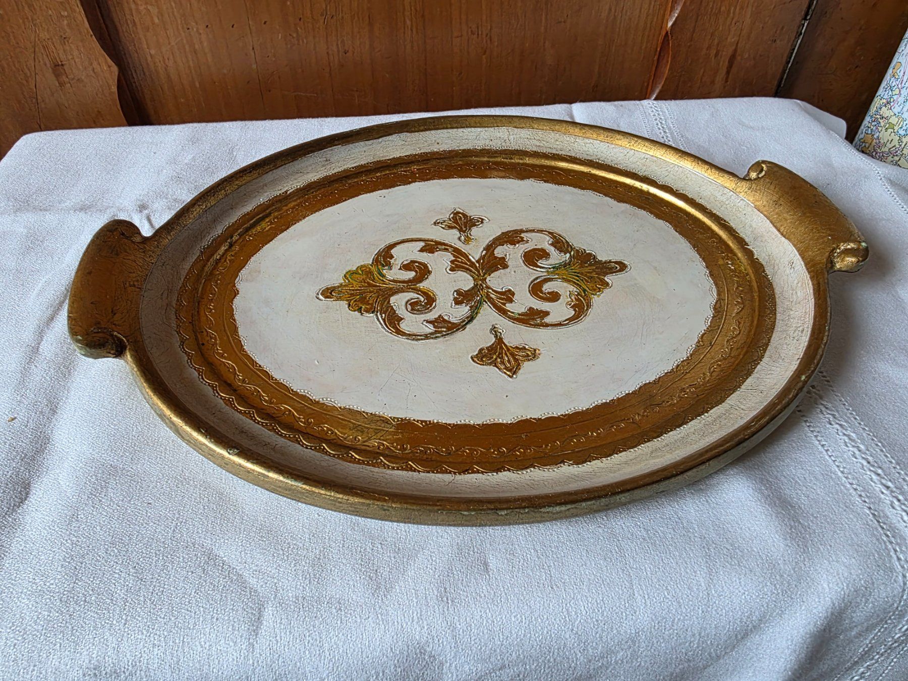 Plateaux: antikes Holz Serviertablar Tablar beige gold – D'occasion à Walterswil BE par Lonitti