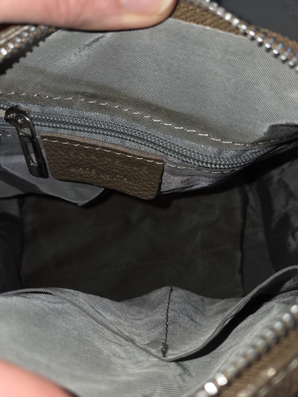 Taschen für Damen: Trendige Handtasche in Taupe – Gebraucht aus Emmenbrücke von Zimmer 3