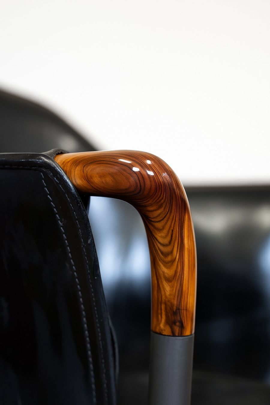 Poltrone: FAUTEUIL MODERNE PROGETTI-GIORGETTI – Usato da Moutier venduto da Vintage-signature 1