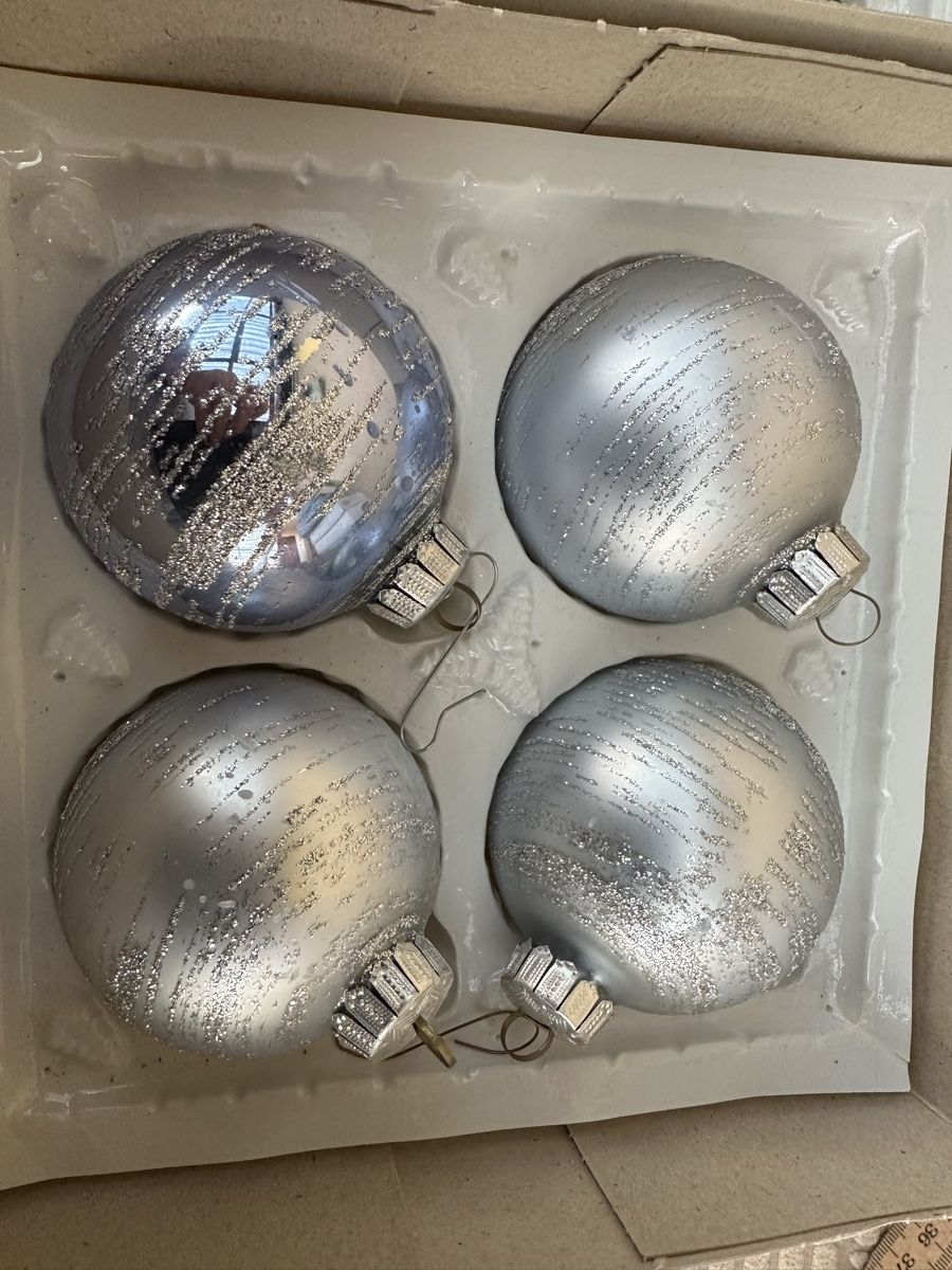 Tutte le decorazioni: Hellblaue Vintage Weihnachtsschmuck Kugeln – Usato da Oberentfelden venduto da vilibrand 2