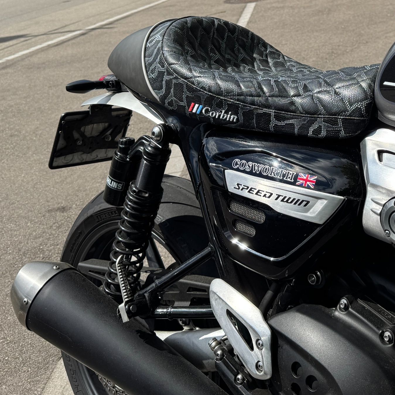 Triumph Tutti i ricambio per moto: Corbin Sollo Motorrad-Sitz 'Gunfighter' für Triumph 2020 – Nuovo (secondo la descrizione) da Zürich venduto da Meierene