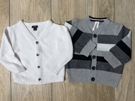 2 neue Strickjacken für Jungen, Größe 74 Zentimeter 🦊