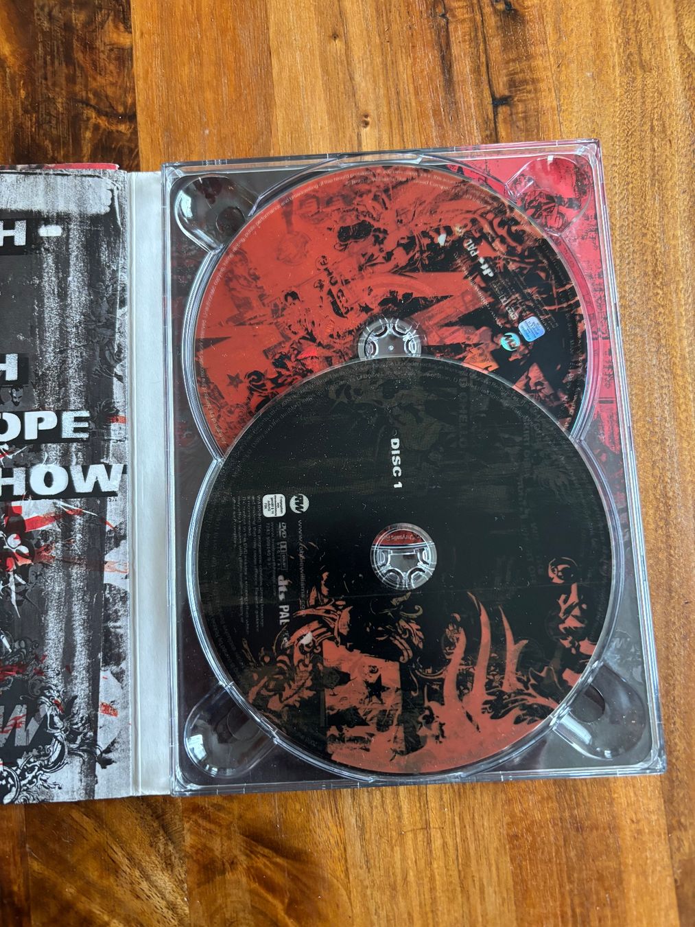 Tutti i DVDs: Robbie Williams Live at Knebworth 2 CD – Usato da Balsthal venduto da Uroby 2
