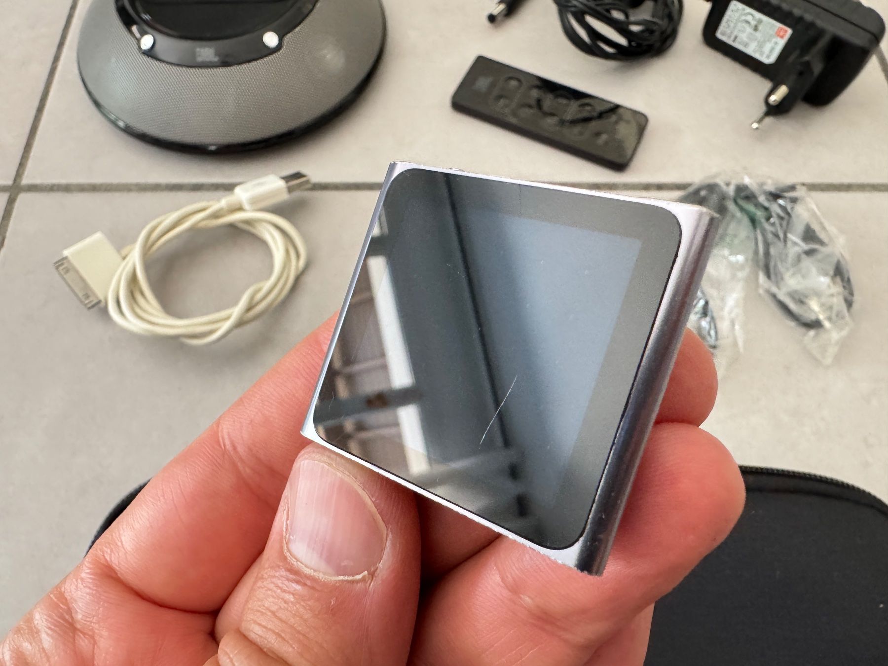 Apple Lettore multimediale portatile: Apple iPod nano (6e génération) + JBL On Stage Micro – Usato da Geneve venduto da iBest 7