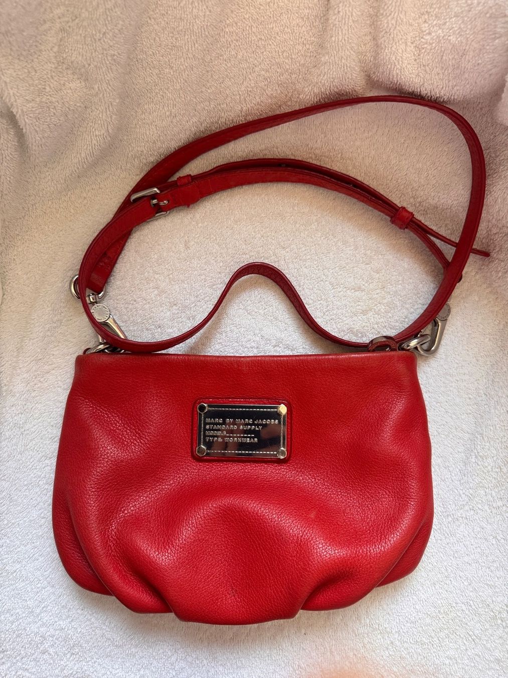 Marc Jacobs Taschen für Damen: Marc Jacobs rote Leder Handtasche-Umhängetasche – Gebraucht aus Heerbrugg von dwfg