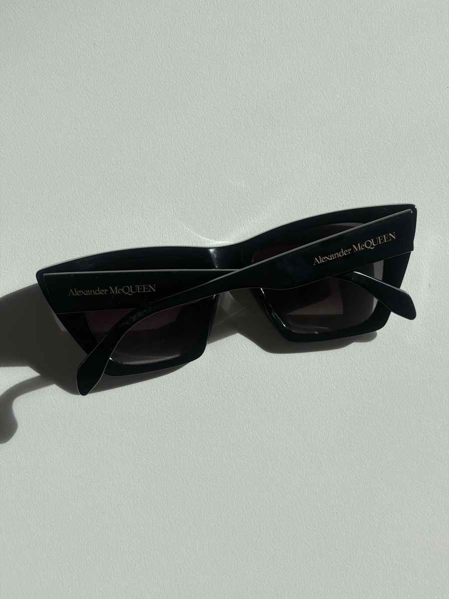 Alexander Mcqueen Brillen & Gläser: Alexander McQueen Sunglasses – Gebraucht aus Zürich von Y.flitz 1