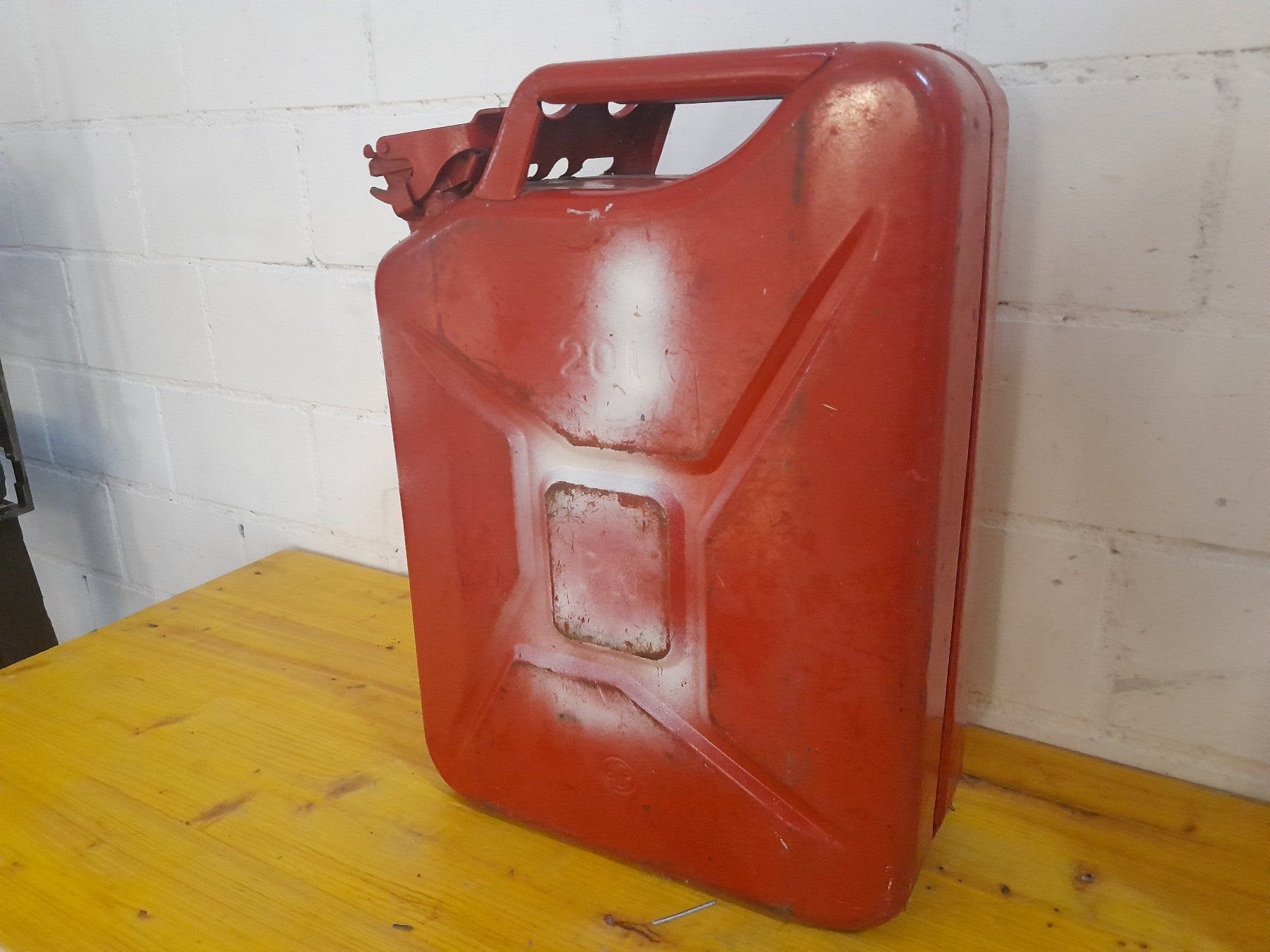 Taniche per benzina: Benzinkanister 20L (1979) – Usato da Zürich venduto da raphahello 2