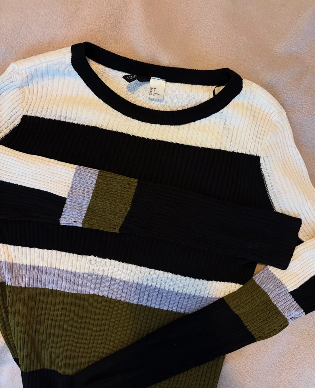 H&M Maglioni & Felpe: Pull H&M rayé coloré, taille M, automne – Usato da Montreux venduto da m.mlkstn 2