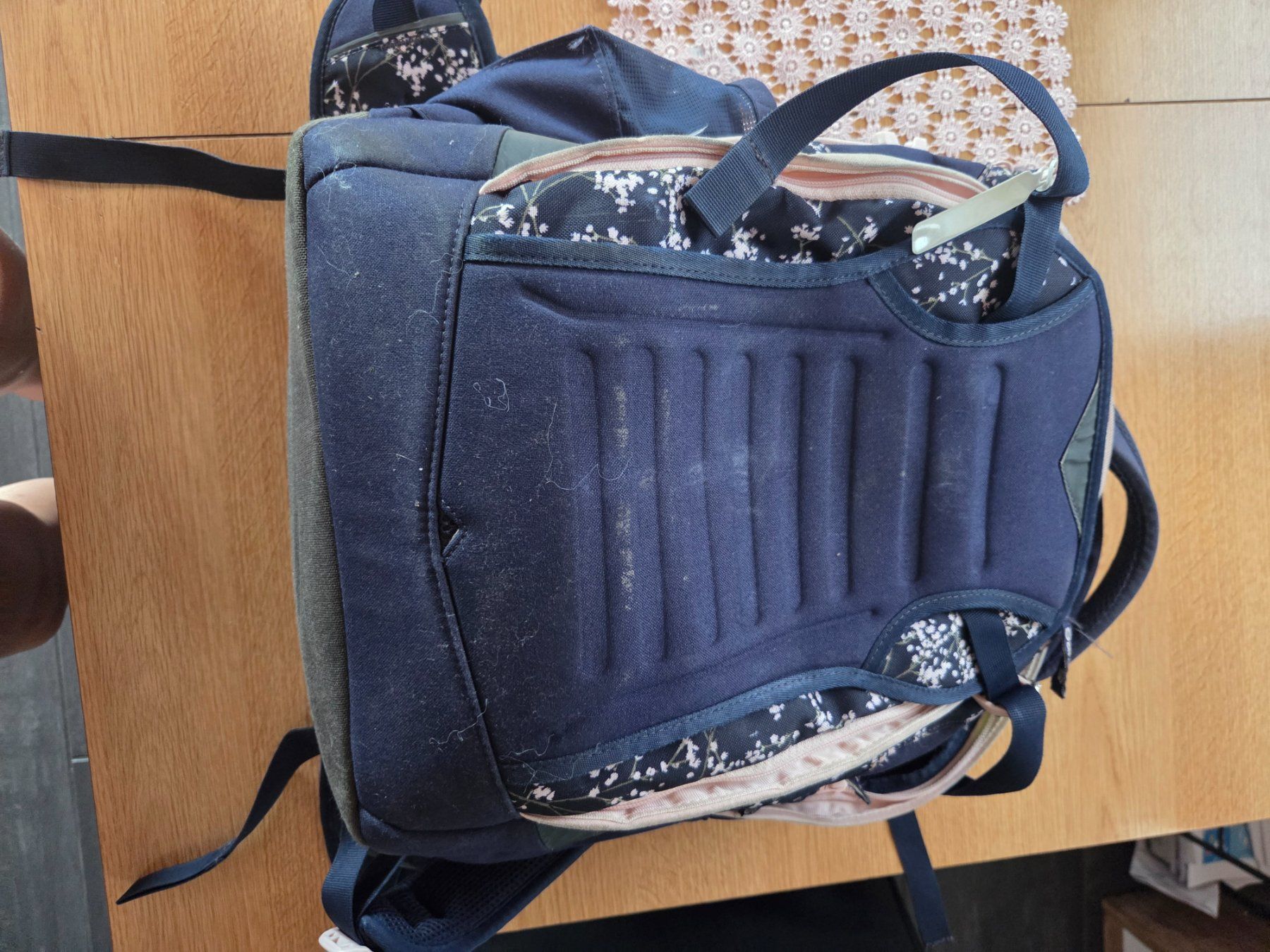 Satch Borse & Zaini: Rucksack Satch dunkelblau mit Blumenprint – Usato da Meienberg venduto da Auzucha 3