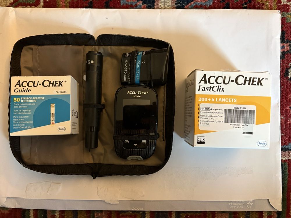 Accu-Chek Guide Set, komplett mit Zubehör und Lanzetten (Gebraucht) in ...
