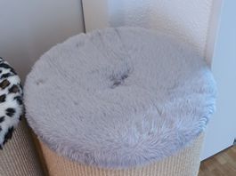 Kratzbaum Tonne Mini beige-silbergrau mit Schlupfloch