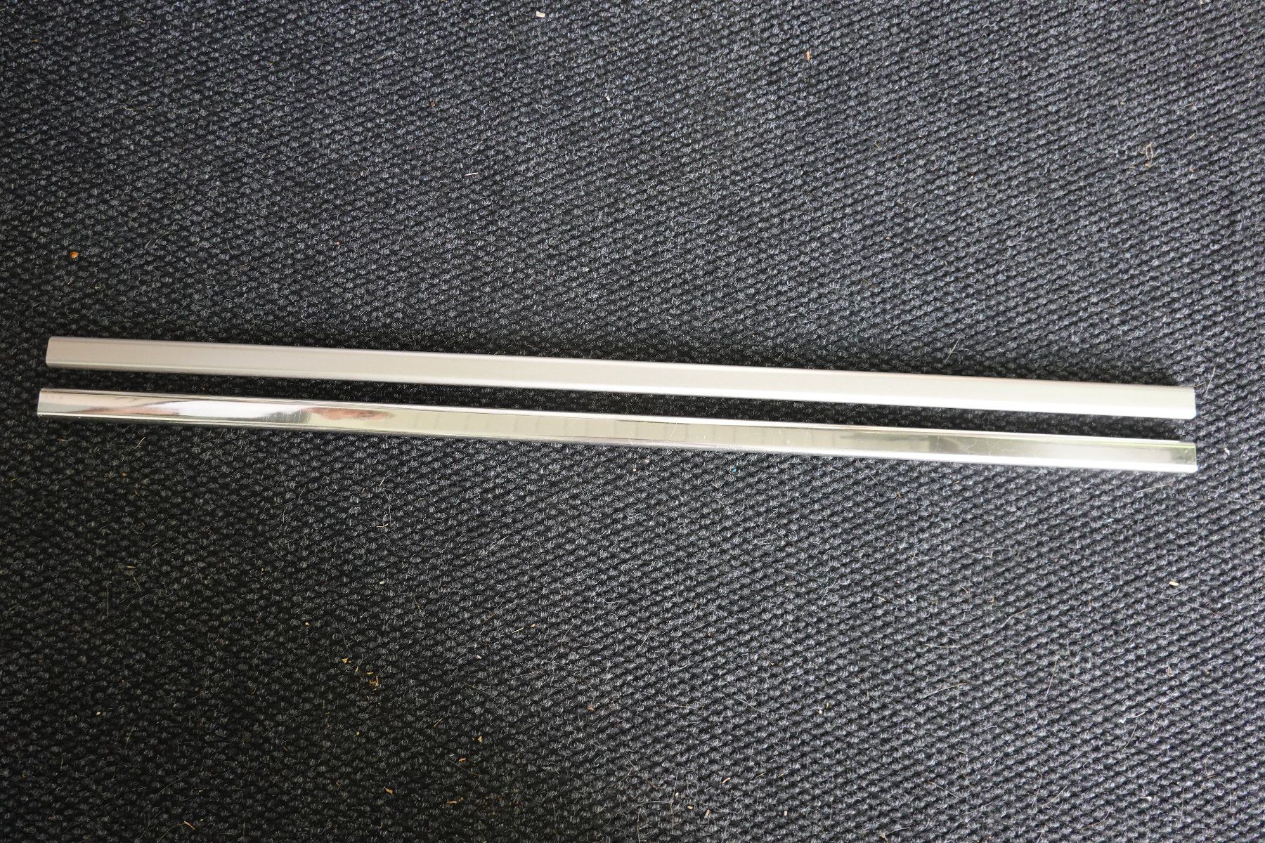 Ikea Guardaroba: 2x Kleiderstange ca 98 cm lang - Metall  Ikea? Stange – Usato da Jona venduto da JOberg_25