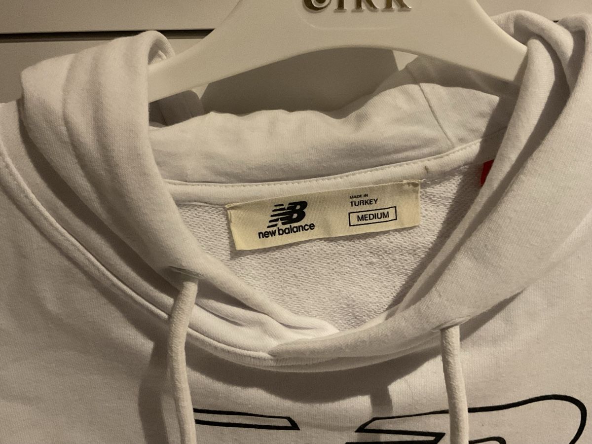 New Balance Jacken: New Balance Hoodie white size M – Gebraucht aus Hinwil von isa_5thg 2