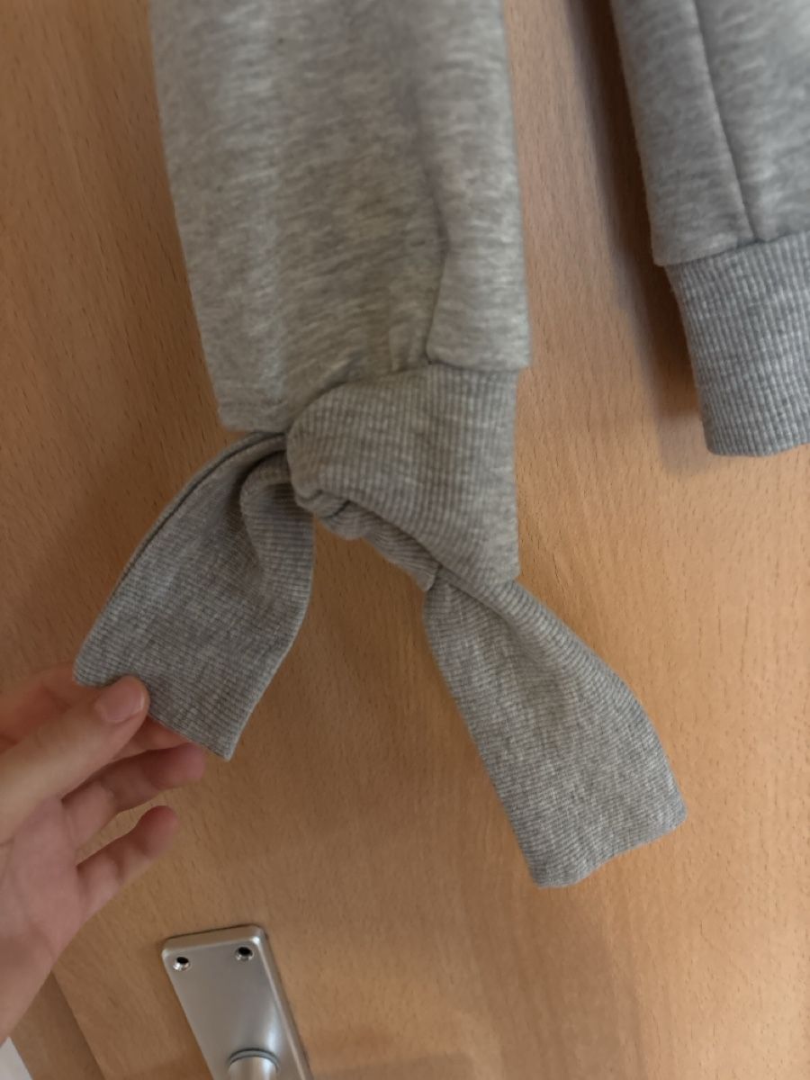 Top: Damen Pullover grau schulterfrei mit Schleifen Ärmel – Usato da Sulgen venduto da yen_5klh 1