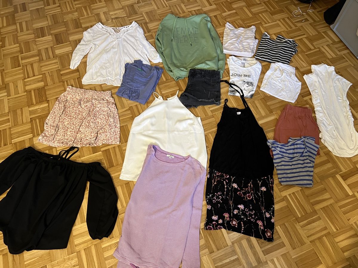 Lots de vêtements: riesiges Kleiderpaket Gr. XS/S – D'occasion à Zuchwil par Commander0 7