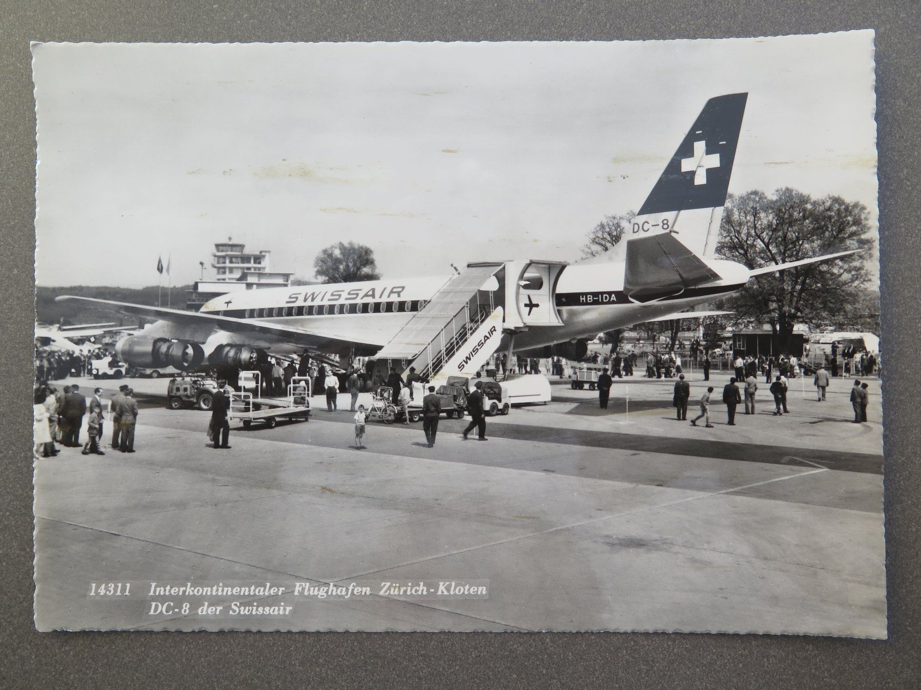 Cartoline postali: KLOTEN - DC-8 DER SWISSAIR – Usato da Wittenbach venduto da lipasal