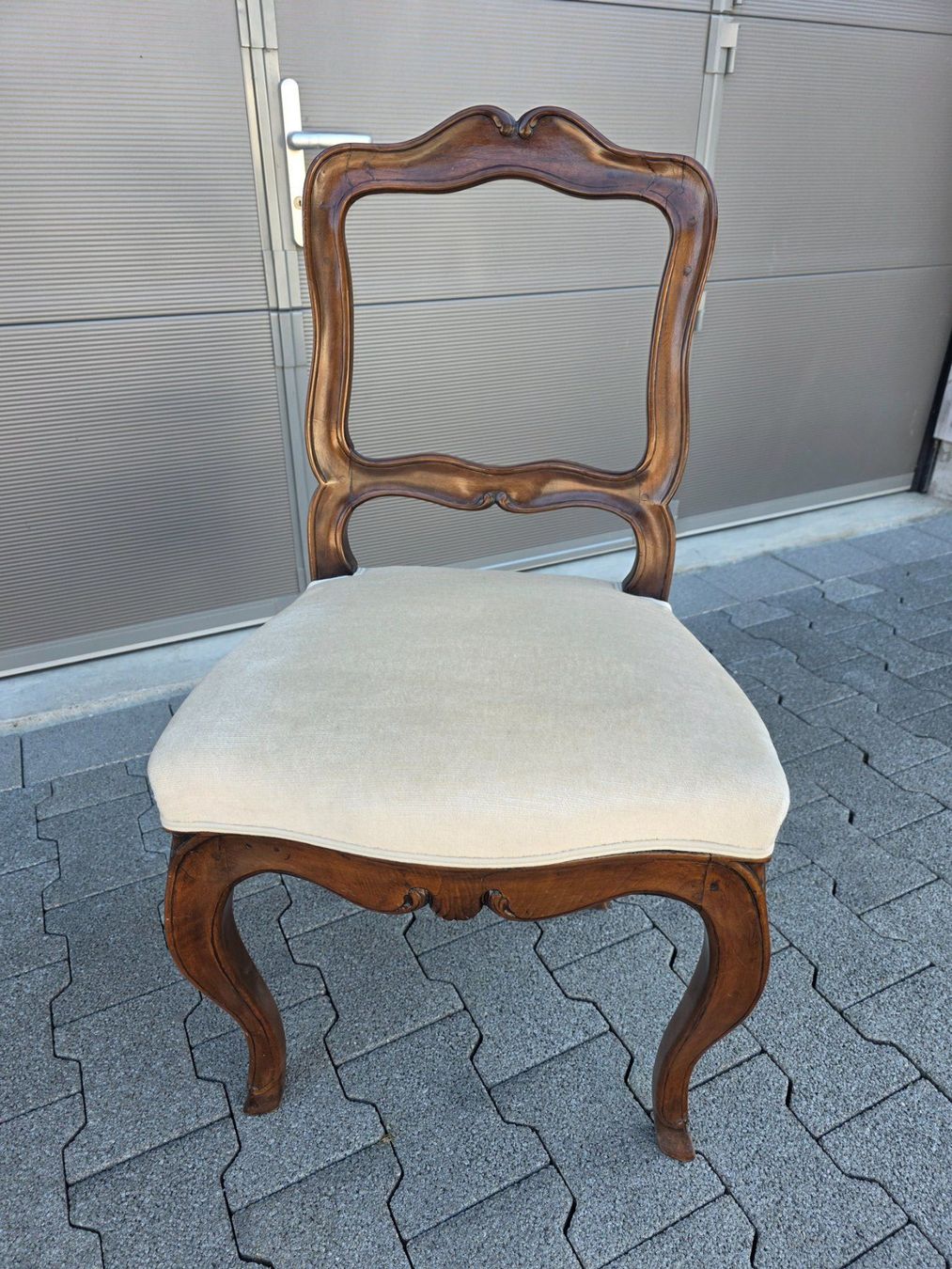 Stühle: klassischer Vintage Stuhl Hocker Sessel – Gebraucht aus Walterswil BE von Lonitti