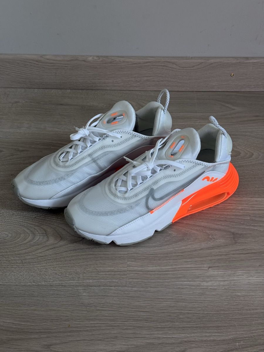 Scarpe da uomo: NIKE AIR MAX 2090 BLANCHES ET ORANGE – Nuovo (secondo la descrizione) da Arzier-Le Muids venduto da arn_7rmh