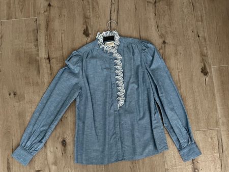 Sezane Bluse Gr.36, hellblau mit Spitze, neuwertig!