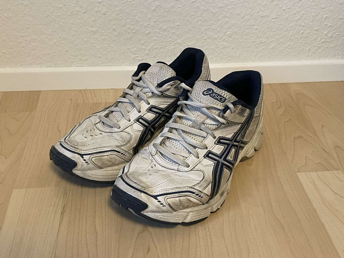 Asics Scarpe da uomo: Asics Schuhe Grösse 42.5 – Usato da Uster venduto da livs_