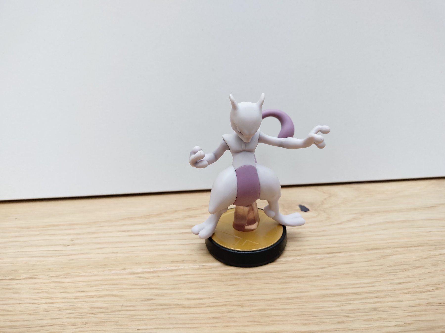 Nintendo Statuette: Pokemon Mewtwo Amiibo Figur – Usato da Wil SG venduto da kaizzen 3