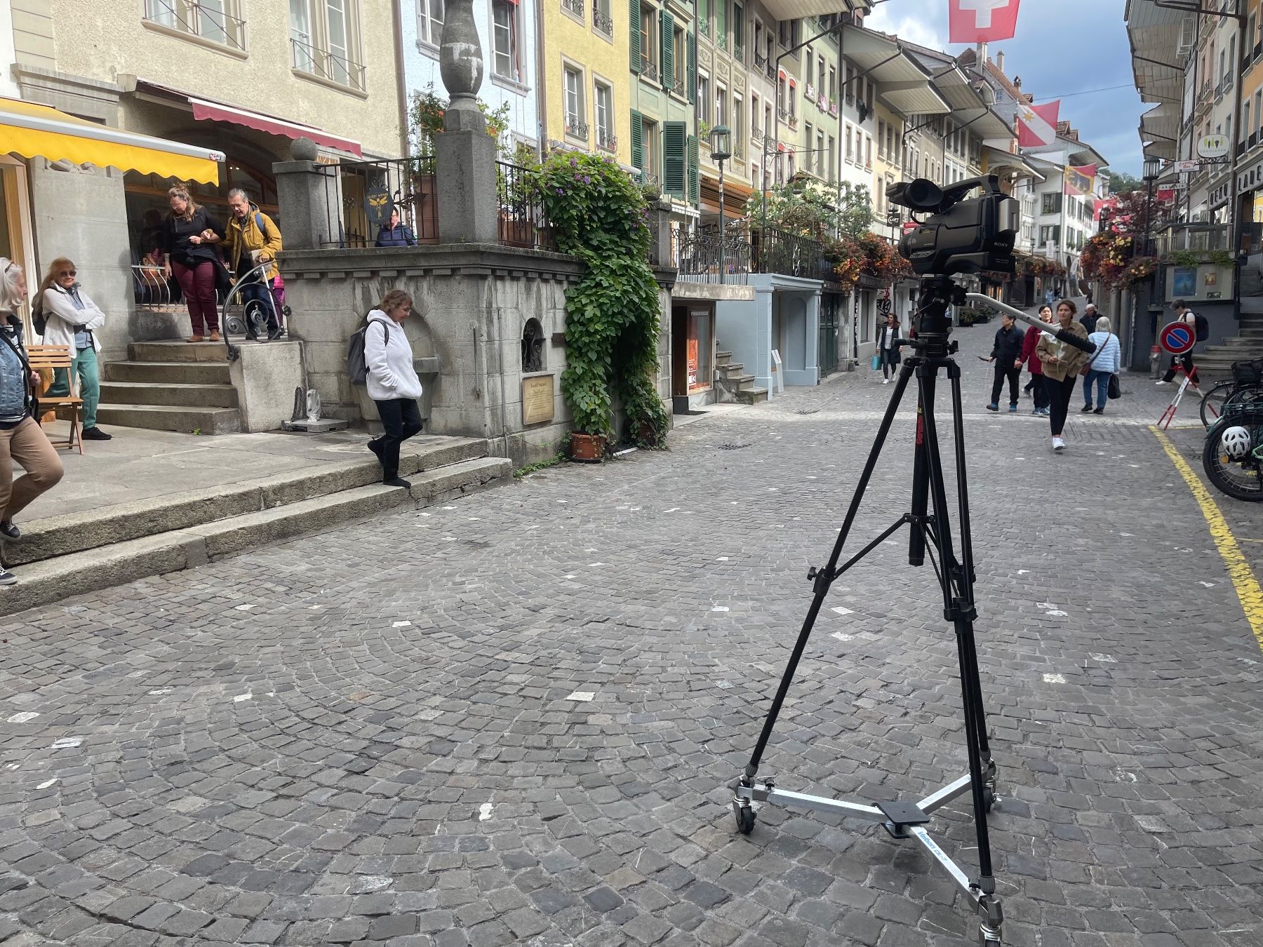 Treppiedi & Teste: Sony HVR HD1000E   Profi Schulter Comcorder  L.GRATIS – Usato da Thun venduto da usmlieferung