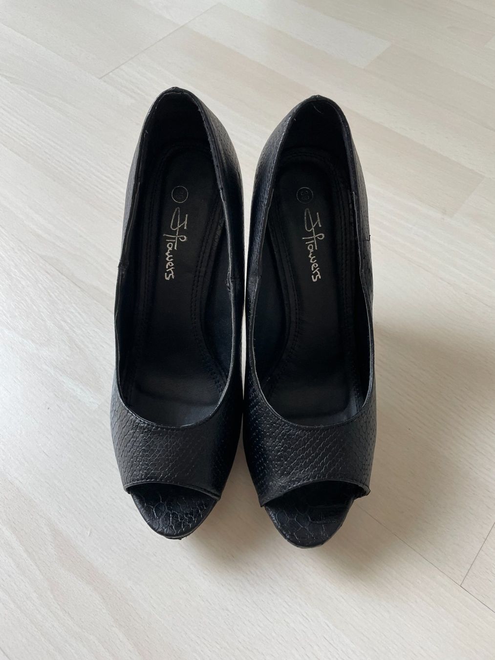 Damenschuhe: Peep toe-Plateau-High heel schwarz Gr. 39 – Gebraucht aus Schindellegi von Moom1402 2