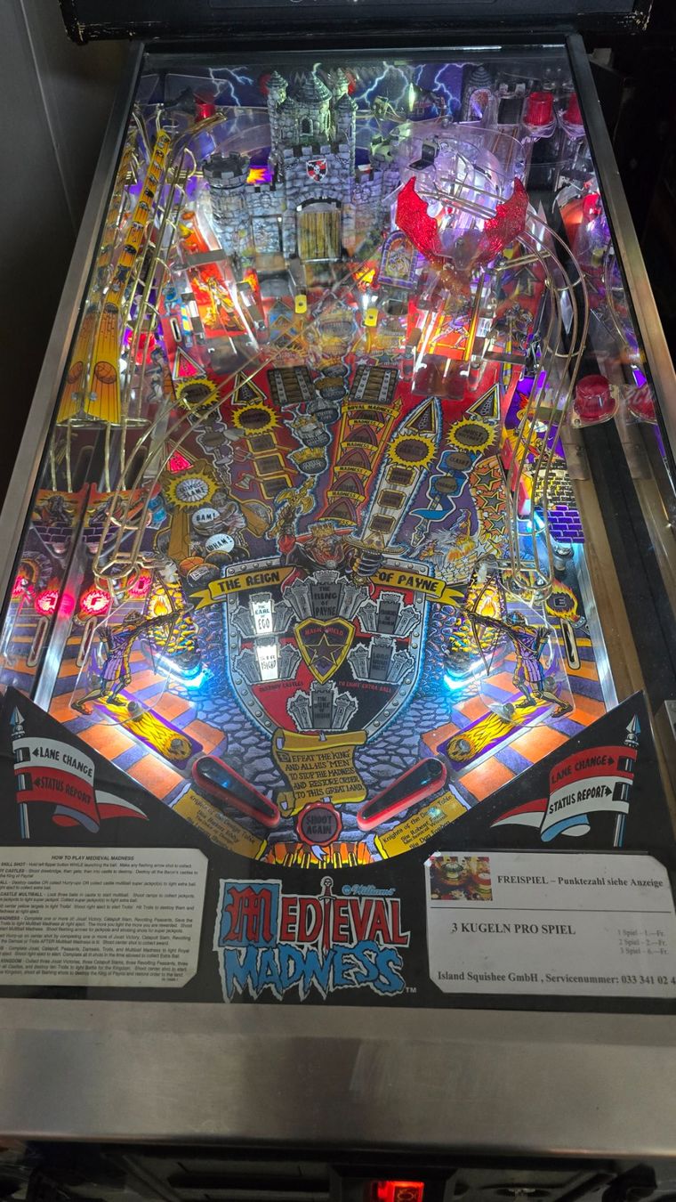 Stern Pinball Flipper: Flipper Bally Williams Medieval Madness mit Garantie !! – Usato da Fribourg venduto da japanaddict 1