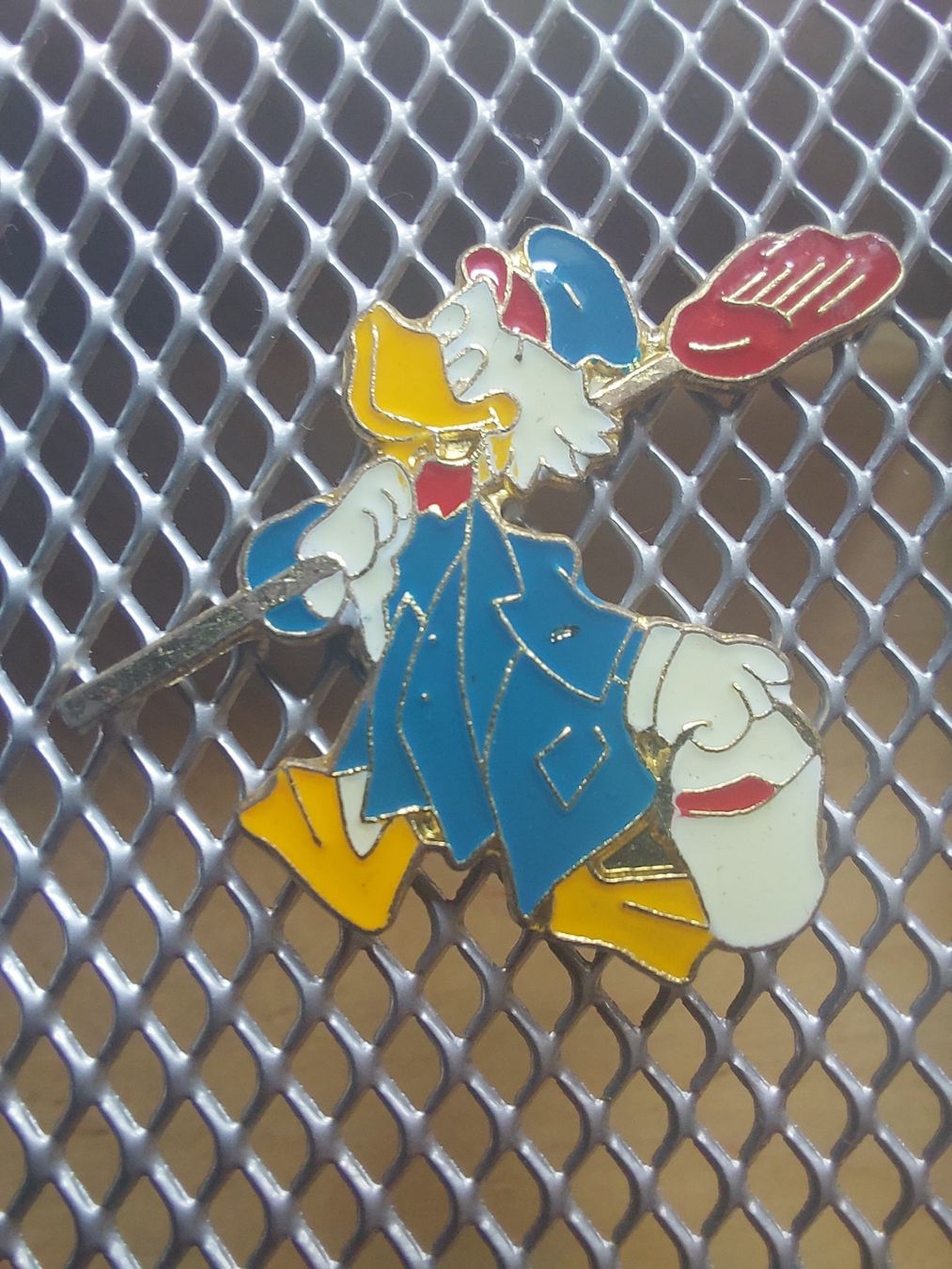 Disney Placchette & Badge: 7 DISNEY -  PIN – Usato da Gipf - Oberfrick venduto da Esnoopy 5