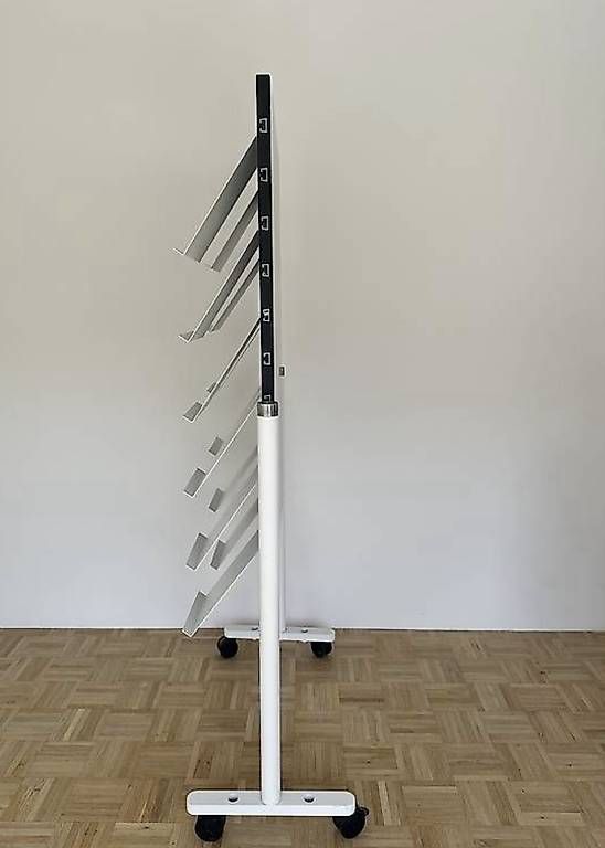 Tableaux: Prospektständer mit Whiteboard – D'occasion à Wangen SZ par Jaay_Sky 1